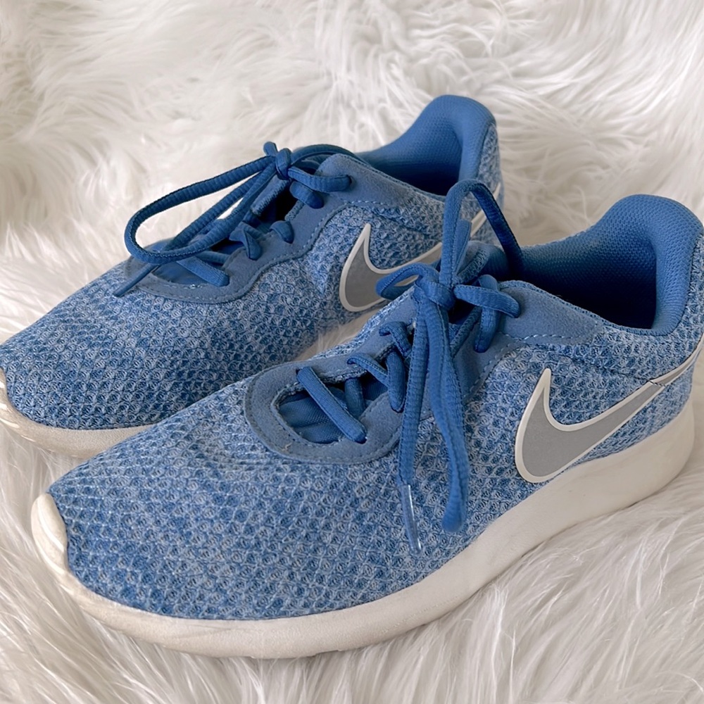 Nike blue women’s sneaker